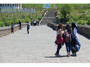 Tatili fırsat bilenler Diyarbakır’a akın etti