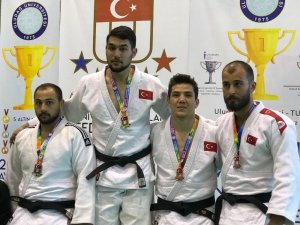 NEÜ’lü öğrenciler judo şampiyonasından derecelerle döndü