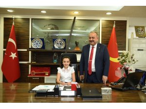 23 Nisan’ın Belediye Başkanı Zeynep Sude oldu