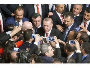 Cumhurbaşkanı Recep Tayyip Erdoğan, CHP’nin İYİ Parti’ye desteğiyle ilgili, "Demokrasi nezaketi bu anlayışla olmaz. Güneş Motel olayından daha beter bir durum" dedi.