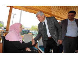 Başkan Karaosmanoğlu, 4 engelli çocuğu bulunan aileyi ziyaret etti