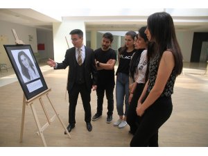 PAÜ’de ‘Bilim İçinde Sanat’ sergisi açıldı