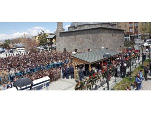Şehit özel harekat polisi Erzurum’da son yolculuğuna uğurlandı