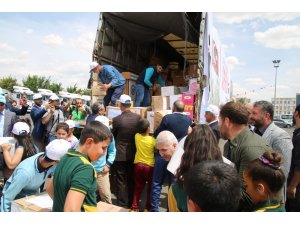 Şanlıurfa’dan 18 tır insanı yardım Afrin’e uğurlandı