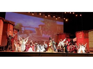 GKV’liler İstanbul Efendisi Müzikalini sahneledi