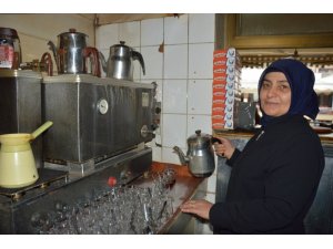 Çay ocağı işletip iki oğlunu mühendis yaptı
