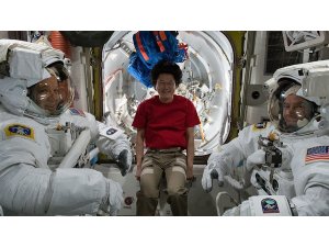 NASA astronotlarından uzay yürüyüşü