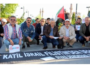 Sivas’ta Filistin için oturma eylemi