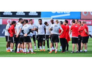 Beşiktaş, Sivasspor maçının hazırlıklarına 10 eksikle başladı