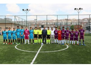 Başkan Ak, Liselerarası Gençlik Futbol Turnuvası’na katıldı