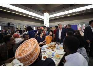 Başkan Karaosmanoğlu iftarda öğrencilerle buluştu