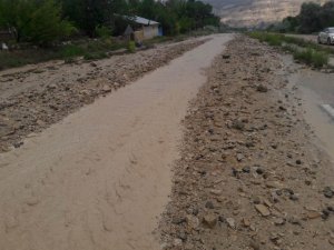 Sivas’ta sel nedeniyle yol trafiğe kapandı