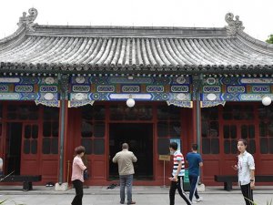 Çin'de camilere 'Çin bayrağını göndere çekin' çağrısı