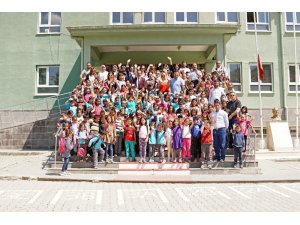 EWE Turkey Grup’tan 500 çocuğa kıyafet desteği