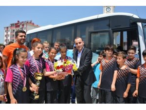 Selendili öğrenciler Badminton’da Türkiye Şampiyonu oldu