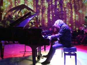 Besteci ve piyanist Tuluyhan Uğurlu: Sanatın birleştirici gücü devreye girmeli