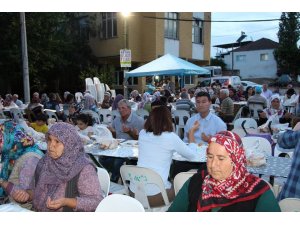 Germencik Belediyesi her gün farklı bir mahallede iftar veriyor