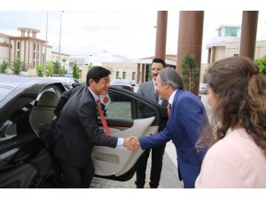 Japonya Büyükelçisi Akio Miyajima, Rektör Bağlı’yı ziyaret etti