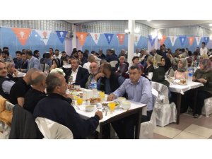 AK Parti teşkilatına iftar yemeği verdi