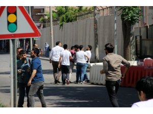 Diyarbakır’da Öcalan lehine slogan atan gruba müdahale: 1 gözaltı