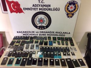 Polis 10 işyerinde kaçak cep telefonu ele geçirdi