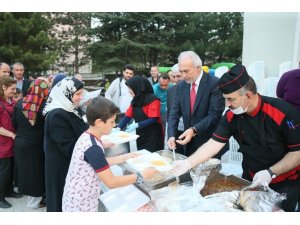 Kütahya Belediyesi’nin mahalle iftarları başladı