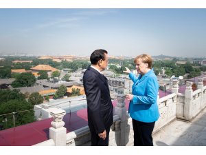 Merkel, Çin’de İran’ı masaya yatırdı