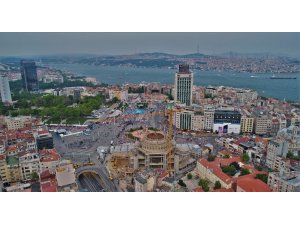 Ana kubbesine beton dökülerek kapatılmaya başlanan Taksim Camii