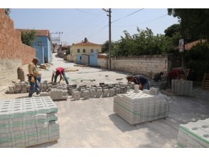 Pelitköy’de parke taş çalışmaları devam ediyor