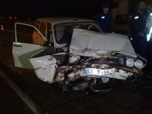 İzmir’de otomobil ile traktör çarpıştı: 1 yaralı