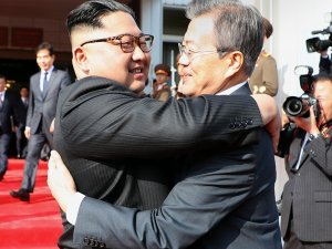 Güney ve Kuzey Koreli liderler bir araya geldi