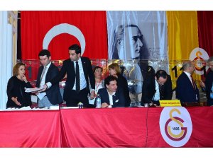 Galatasaray’da oy verme işlemi tamamlandı. Sandıklar sınıflardan alınarak büyük salona getirildi ve biraz sonra sayım işlemine geçilecek.