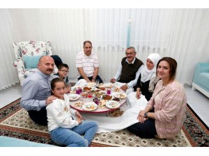 Vali Varol şehit ailesiyle iftar yaptı