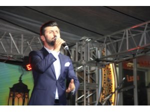 Sanatçı İbrahim Cuşan Hakkari’de konser verdi