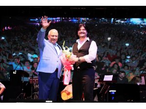 Mersin’de Ahmet Şafak konseri
