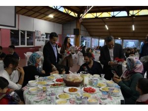 Başkan Tutal, yetim ve öksüzlerle iftar yemeğinde buluştu