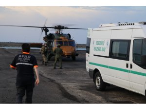 Ölen dağcı helikopterle alındı
