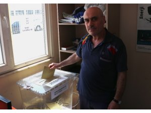 Gurbetçiler Derince Limanı’nda oy kullanmaya başladı