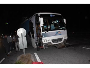 Seçim otobüsü ile otomobil çarpıştı: 6 yaralı