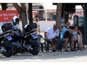 Antalya’da kanlı ’ekmek’ eylemi turistlere seyirlik oldu
