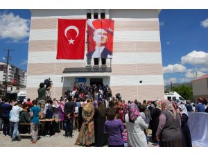 Başbakan Yıldırım Bitlis’te karne dağıttı