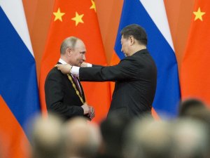 Çin’den Putin’e Dostluk Madalyası