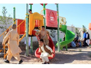 Afganistan’da yetimlere oyun parkı