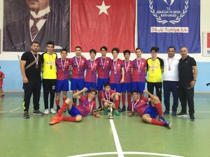 Nazilli Atatürk Ortaokulu futsalda Türkiye üçüncüsü oldu