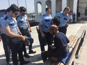 Kadıköy’de 1 kişi denize düştü