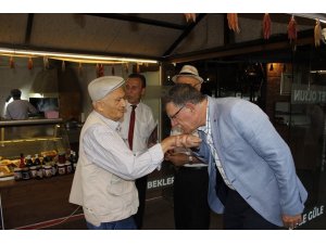 Başkan Duymuş, yaşlılarla iftar yaptı