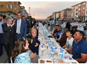 Başkan Tuna Etimesgutlu vatandaşlarla iftar yaptı