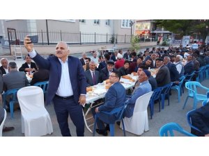 Vali Zorluoğlu, iftarını Gürpınarlı vatandaşlarla açtı