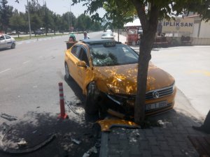Servis yolunda trafik kazası: 3 yaralı