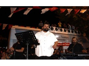 CHP karargah açılışını Sanatçı Mustafa Özaslan konseri ile yaptı
